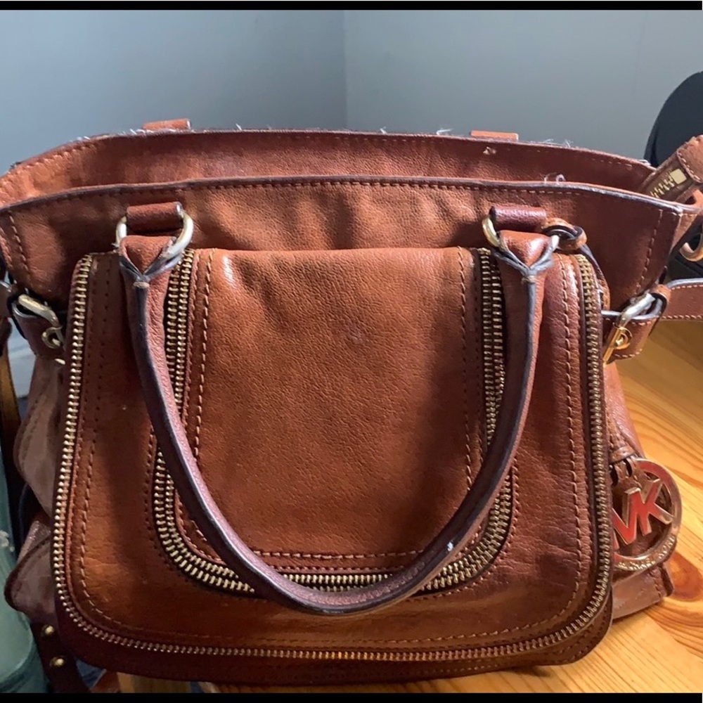 Brown Leather Micheal Kors Purse Gold Detailing